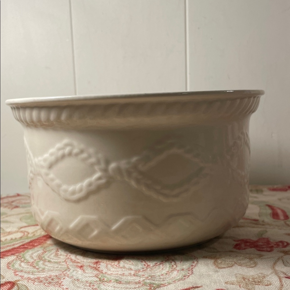 Ireland Passion For Pottery by Aranware Elegant Cream Detailed Serveware Bowl